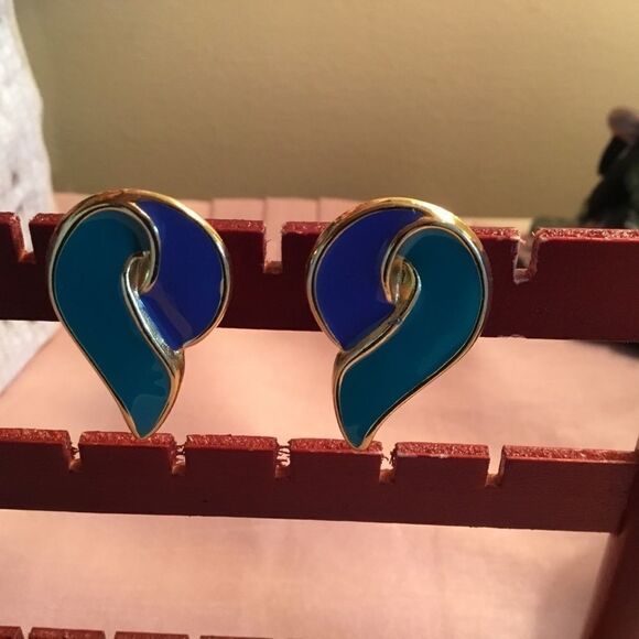 Goldtone 2 Shades of Blue Swirl Earrings - Picture 5 of 6